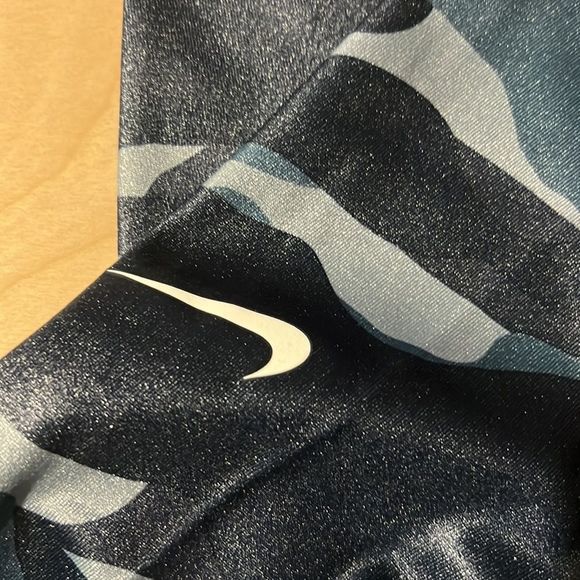 Blue Nike One camo print full Length leggings size small - Picture 4 of 4